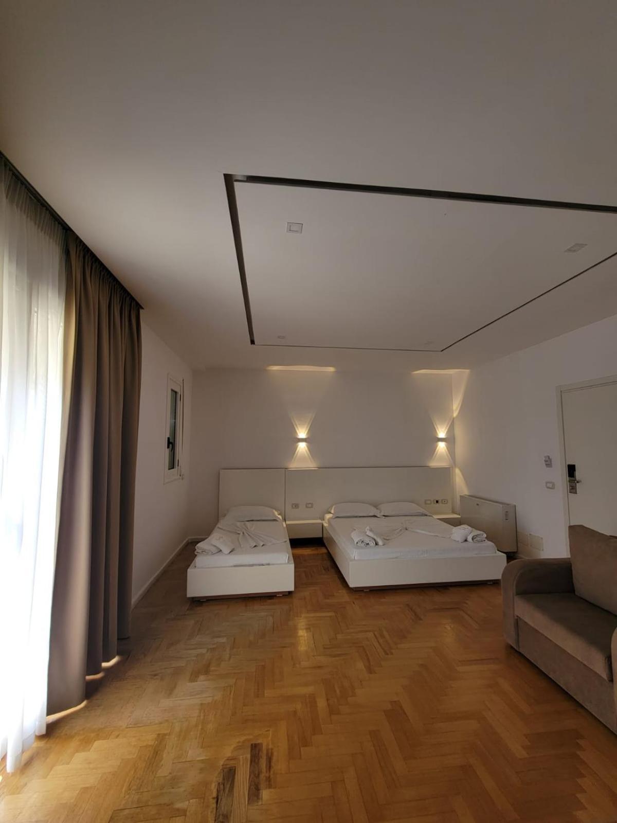 Thea Hotel Влёра Экстерьер фото