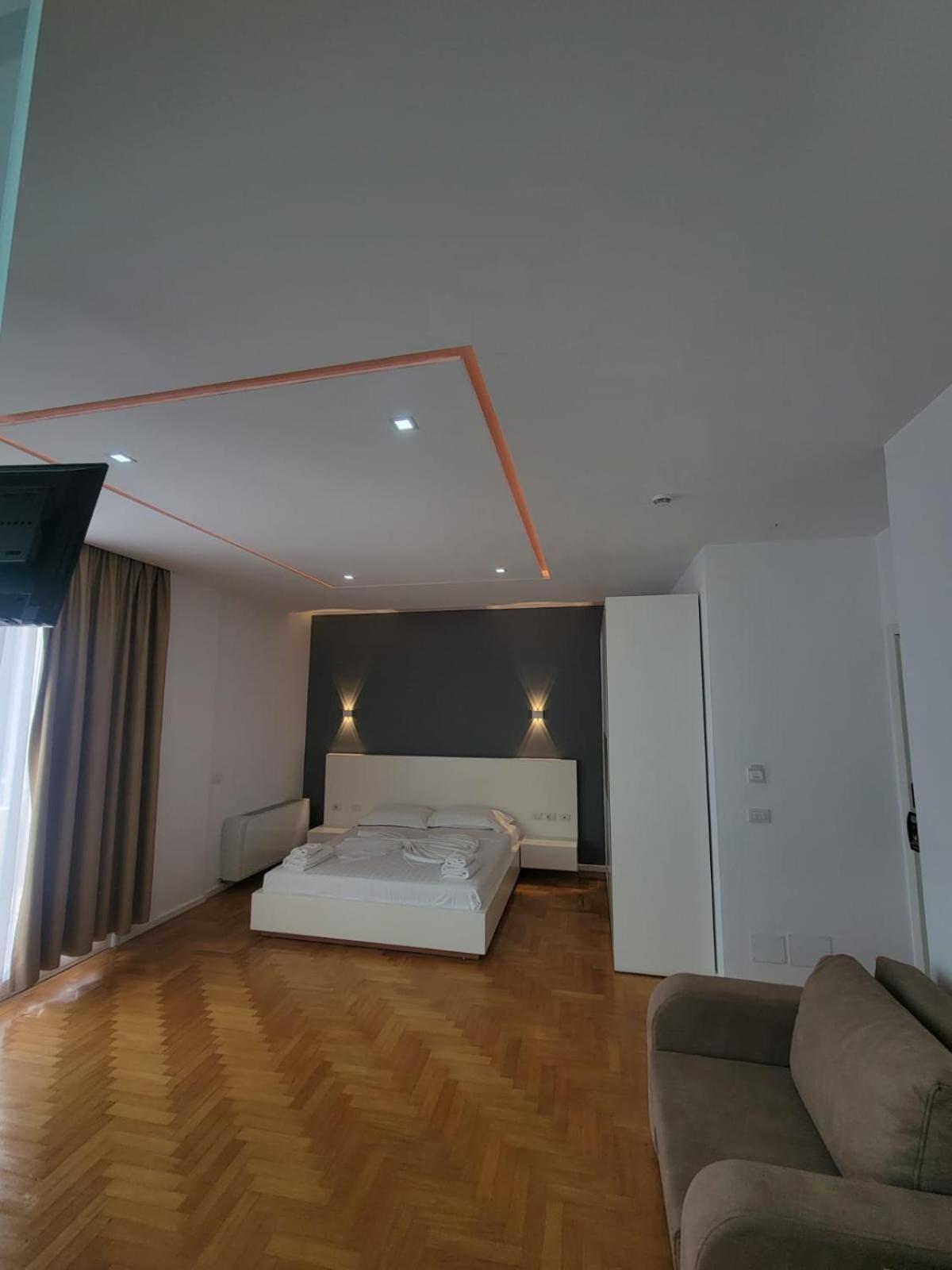 Thea Hotel Влёра Экстерьер фото