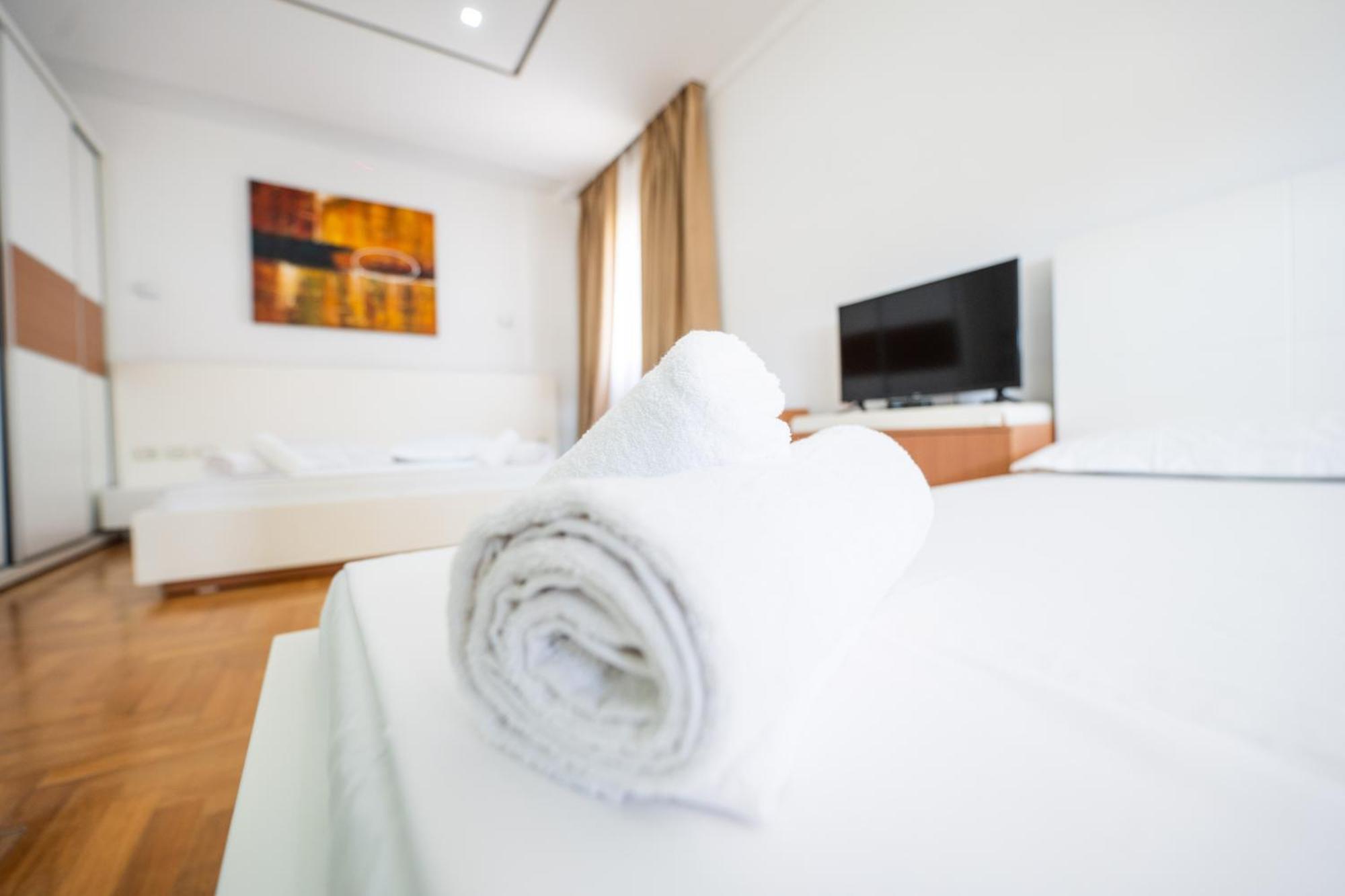 Thea Hotel Влёра Экстерьер фото