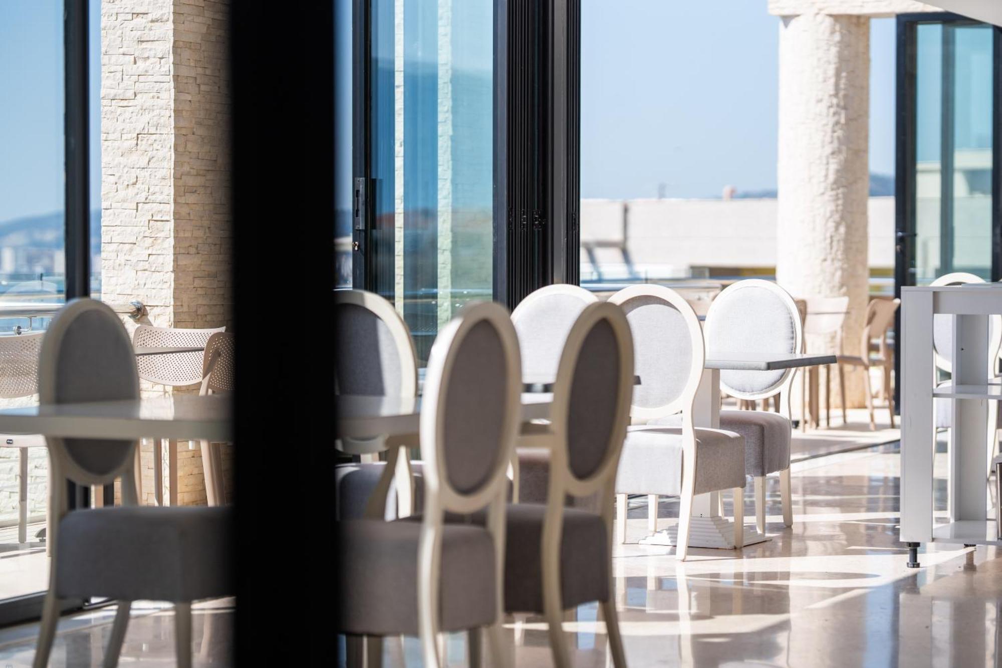 Thea Hotel Влёра Экстерьер фото